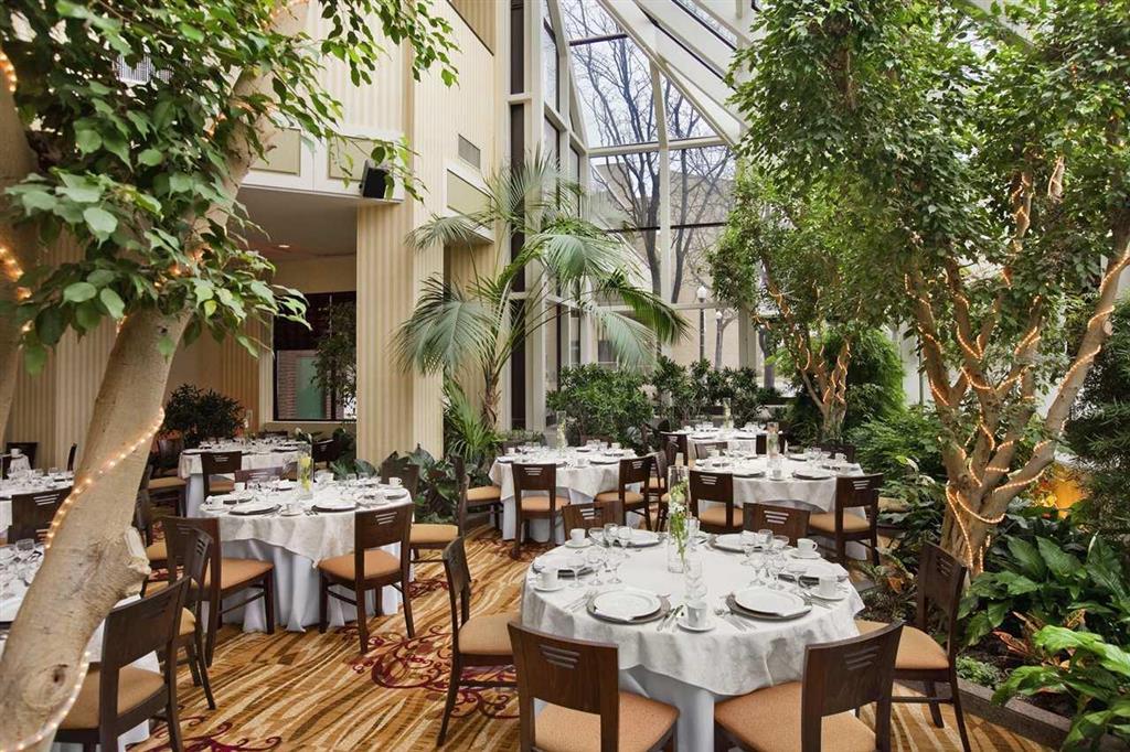 Hilton Fort Wayne At The Grand Wayne Convention Center (Adults Only) Εστιατόριο φωτογραφία