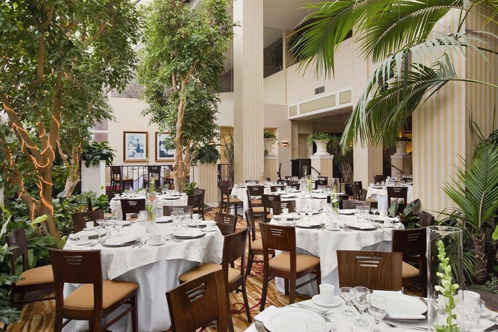 Hilton Fort Wayne At The Grand Wayne Convention Center (Adults Only) Εστιατόριο φωτογραφία
